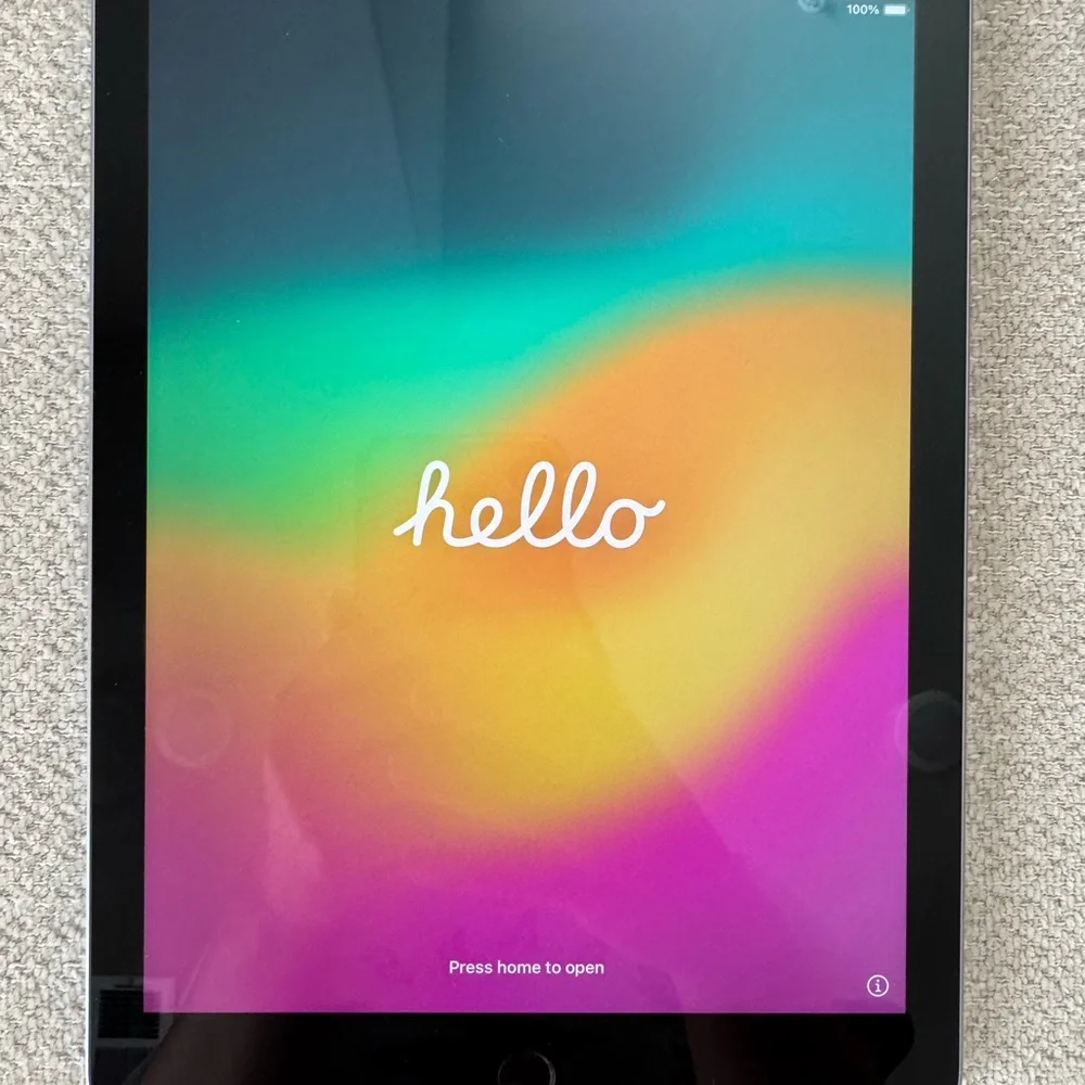 Apple iPad - Black Frame